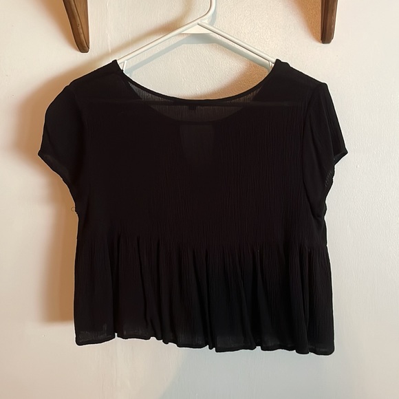 Women’s Black Size Small keyhole neck tshirt - Picture 3 of 3
